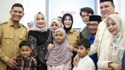 Illiza-Afdhal Boyong Ratusan Anak Yatim Belanja Baju Lebaran