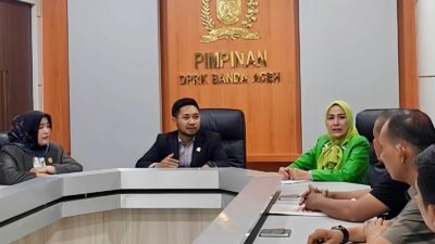 Komisi II DPRK Banda Aceh, Zidan Al Hafidh menerima audiensi dari perwakilan pedagang Pasar Atjeh Shopping Center. Sabtu, 19 Juli 2025.