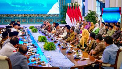 Presiden Prabowo Subianto menggelar silaturahmi dengan tokoh lintas agama, pimpinan partai politik, pimpinan serikat buruh, dan organisasi kepemudaan lintas iman di Istana Negara, Jakarta, pada Senin, 1 September 2025. (Foto: BPMI Setpres)