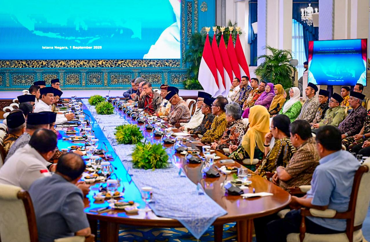 Presiden Prabowo Subianto menggelar silaturahmi dengan tokoh lintas agama, pimpinan partai politik, pimpinan serikat buruh, dan organisasi kepemudaan lintas iman di Istana Negara, Jakarta, pada Senin, 1 September 2025. (Foto: BPMI Setpres)