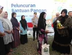 Wali Kota Illiza Salurkan Bansos Beras dan Minyak Goreng Kepada 9.996 Keluarga Penerima Manfaat