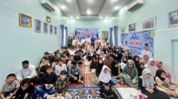 Foto bersama Ketua DPD PAN Banda Aceh, H. Aminullah Usman, SE. Ak, MM bersama Ketua Fraksi PAN DPRK Banda Aceh, Sofyan Helmi, SE, M.Si, Pimpinan DPRK Banda Aceh, Dr Musriadi, pengurus PAN Banda Aceh dan para anak yatim.