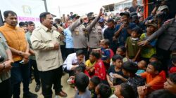 Presiden Prabowo Subianto mengunjungi Kabupaten Aceh Tamiang, Provinsi Aceh, meninjau posko pengungsian di wilayah terdampak bencana pada Jumat, 12 Desember 2025. Foto: BPMI Setpres/Muchlis Jr