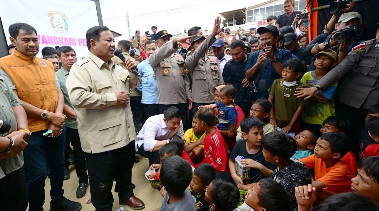 Presiden Prabowo Subianto mengunjungi Kabupaten Aceh Tamiang, Provinsi Aceh, meninjau posko pengungsian di wilayah terdampak bencana pada Jumat, 12 Desember 2025. Foto: BPMI Setpres/Muchlis Jr