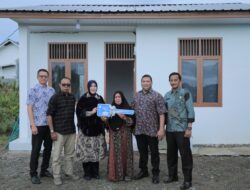 Wali Kota Illiza Serahkan Rumah Layak Huni untuk Warga Lambaro Skep