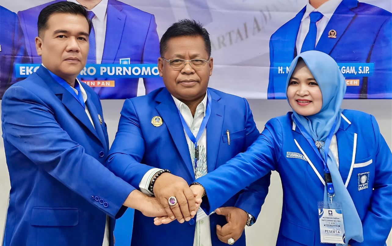 Foto bersama: Ketua DPD PAN Banda Aceh periode 2026-2031, Aminullah Usman (tengah) bersama Sekretaris DPD Aulia Afridzal, dan Bendahara DPD Yusnimar. Foto: AD