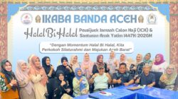 FOTO BERSAMA: Panitia Pelaksana Halal Bi Halal, Peusijuek Jamaah Calon Haji (JCH), dan Santunan Anak Yatim 1447H/2026M IKABA Banda Aceh bersama Ketua IKABA Banda Aceh, H. Aminullah Usman, SE. Ak, MM. (Foto: In)