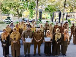 Serahkan Penghargaan ASN Terbaik Disdukcapil, Heru Dorong Semangat Pelayanan Publik