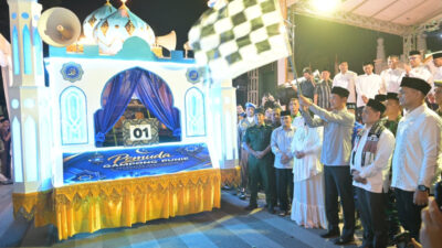 Sekretaris Daerah (Sekda) Aceh, M. Nasir secara resmi melepaskan Pawai Takbir Keliling Idul Fitri 1447 Hijriah di halaman Masjid Raya Baiturrahman, Banda Aceh, Jumat malam (20/3).