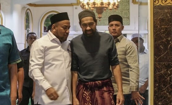 Direktur Utama Bank Aceh, Fadhil Ilyas, menegaskan komitmen Bank Aceh sebagai motor penggerak ekonomi daerah. Hingga Maret 2026, penyaluran pembiayaan sektor produktif tumbuh 3,14% sebagai langkah nyata Fadhil dalam mendukung pelaku usaha terdampak bencana di Aceh.