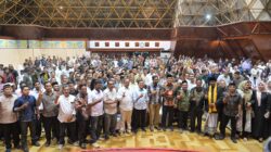 Gubernur Aceh, Muzakir Manaf (Mualem), menyampaikan klarifikasi terkait program JKA saat silaturahmi bersama relawan dan masyarakat di Anjong Mon Mata, Banda Aceh, Rabu malam (15/4/2026). Ia menegaskan JKA tidak dihapus, melainkan sedang diperbarui untuk meningkatkan kualitas layanan kesehatan.