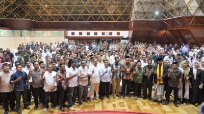 Gubernur Aceh, Muzakir Manaf (Mualem), menyampaikan klarifikasi terkait program JKA saat silaturahmi bersama relawan dan masyarakat di Anjong Mon Mata, Banda Aceh, Rabu malam (15/4/2026). Ia menegaskan JKA tidak dihapus, melainkan sedang diperbarui untuk meningkatkan kualitas layanan kesehatan.