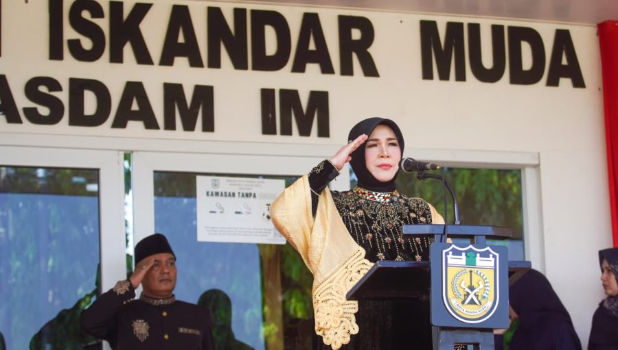 Inspektur Upacara (Irup), Wali Kota Banda Aceh, Illiza Sa’aduddin Djamal, memimpin langsung jalannya apel peringatan HUT ke-821. Rabu (22/04/2026) di Lapangan Jasdam Neusu, Banda Aceh.