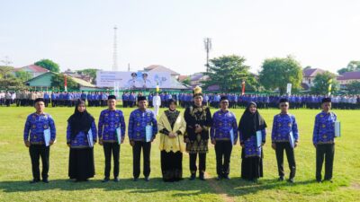 Sebanyak 8 Aparatur Sipil Negara (ASN) di Lingkungan Pemerintah Kota Banda Aceh menerima Penghargaan Inovasi dan Kinerja Terbaik Tahun 2026. Penghargaan ini diserahkan langsung oleh Wali Kota Banda Aceh Illiza Sa’aduddin Djamal pada Apel Peringatan HUT Ke-821 Kota Banda Aceh yang digelar di Lapangan Jasdam Neusu Jaya, Rabu (22/4/2026).