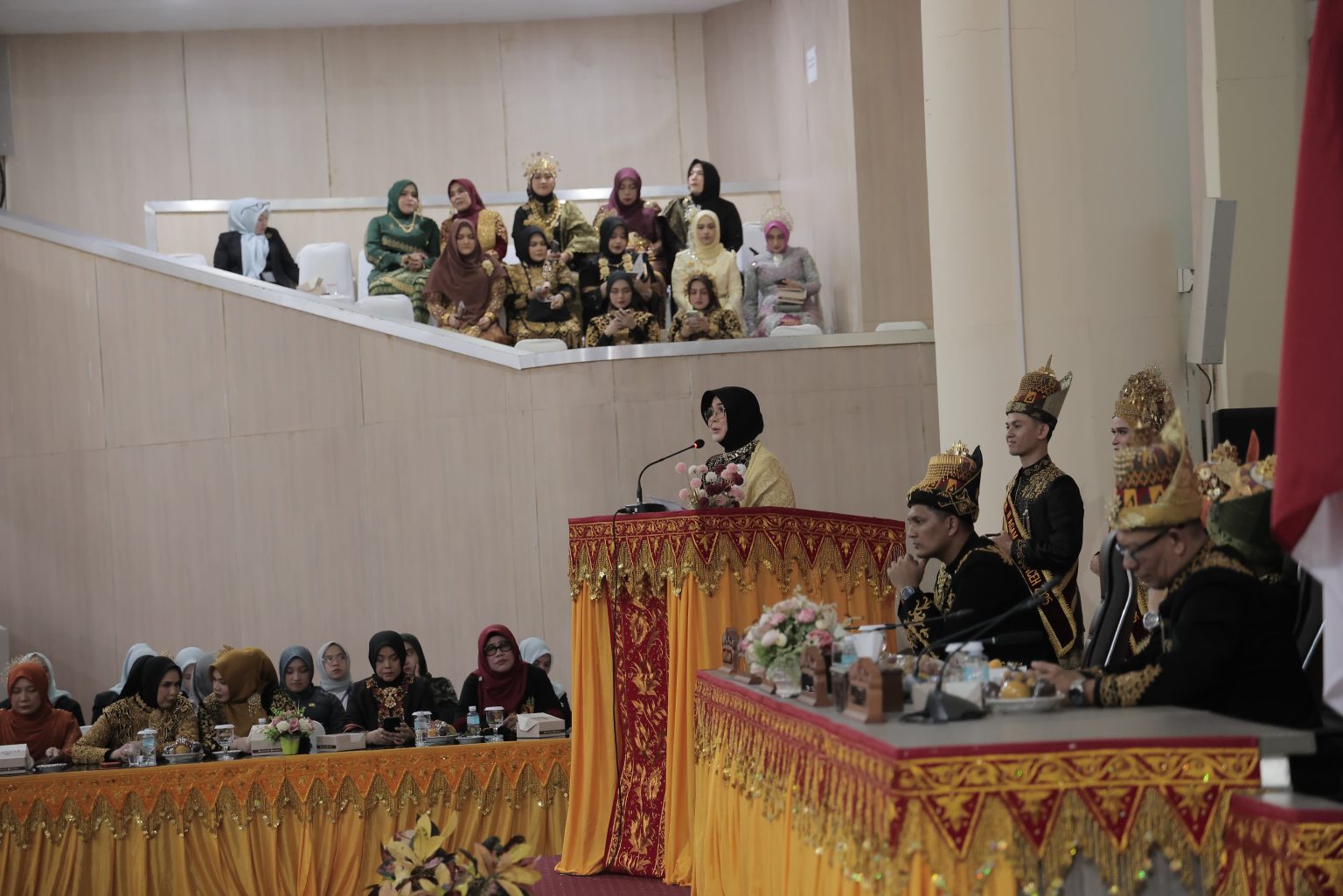 Wali Kota Banda Aceh Illiza Sa’aduddin Djamal dan Wakil Wali Kota Afdhal Khalilullah mengikuti rapat paripurna istimewa DPRK Banda Aceh dalam rangka memperingati Hari Jadi ke-821 Kota Banda Aceh, Rabu, 22 April 2026.