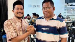 Keuchik Gampong Lamdom terpilih periode 2026-2032, Al Mahidir, S.Pd.I bersama Ketua DPD PAN Banda Aceh, H. Aminullah Usman, SE. Ak, MM.
