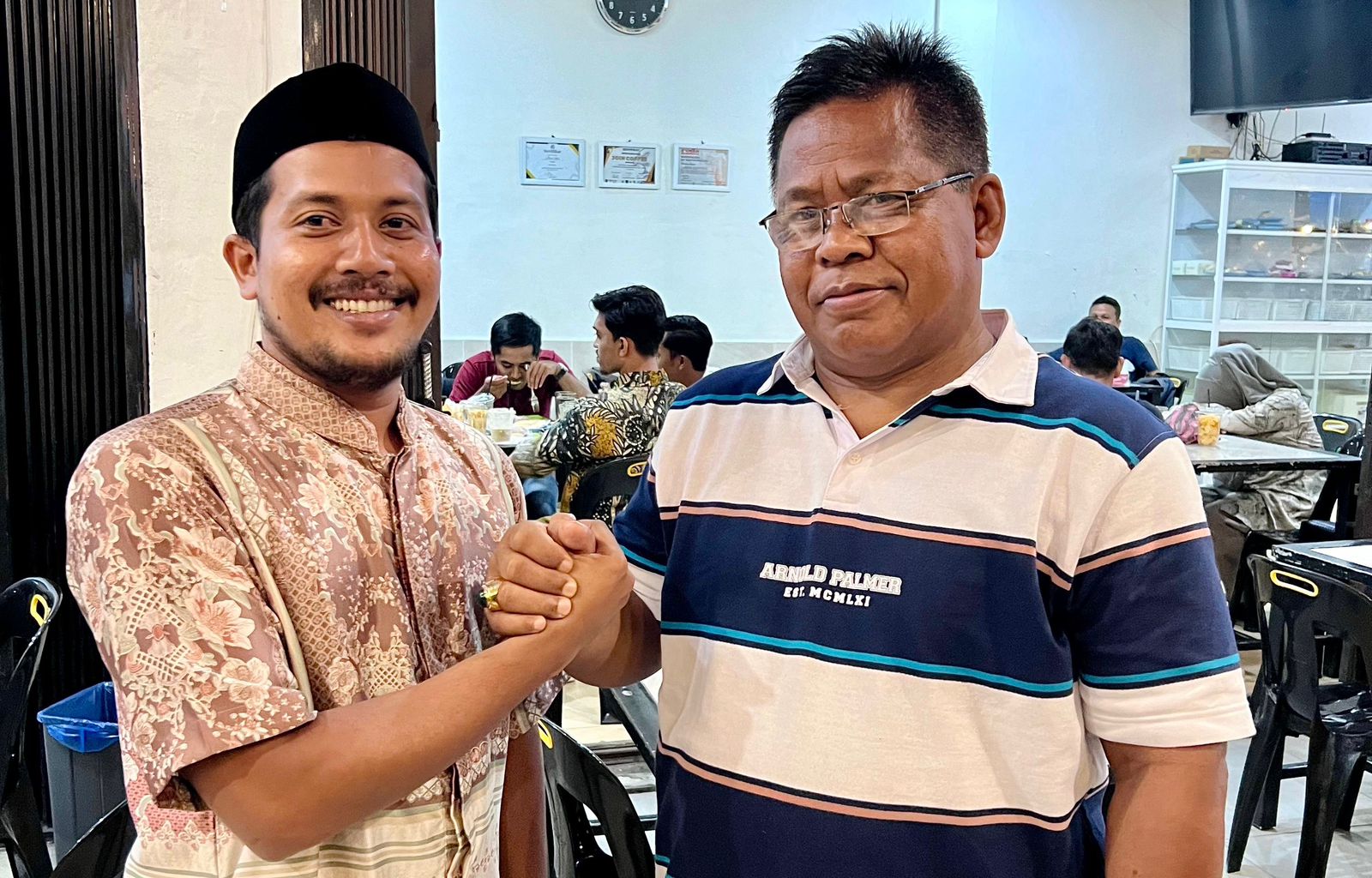 Keuchik Gampong Lamdom terpilih periode 2026-2032, Al Mahidir, S.Pd.I bersama Ketua DPD PAN Banda Aceh, H. Aminullah Usman, SE. Ak, MM.